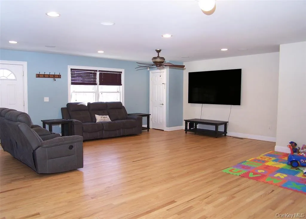 100 Lake Promenade, Brookhaven, NY, 3 Bedrooms Bedrooms, 5 Rooms Rooms,2 BathroomsBathrooms,Residential Lease,For Rent,Lake Promenade,0,963935 100 Lake Promenade, Brookhaven, NY, 3 Bedrooms Bedrooms, 5 Rooms Rooms,2 BathroomsBathrooms,Residential Lease,For Rent,Lake Promenade,0,963935