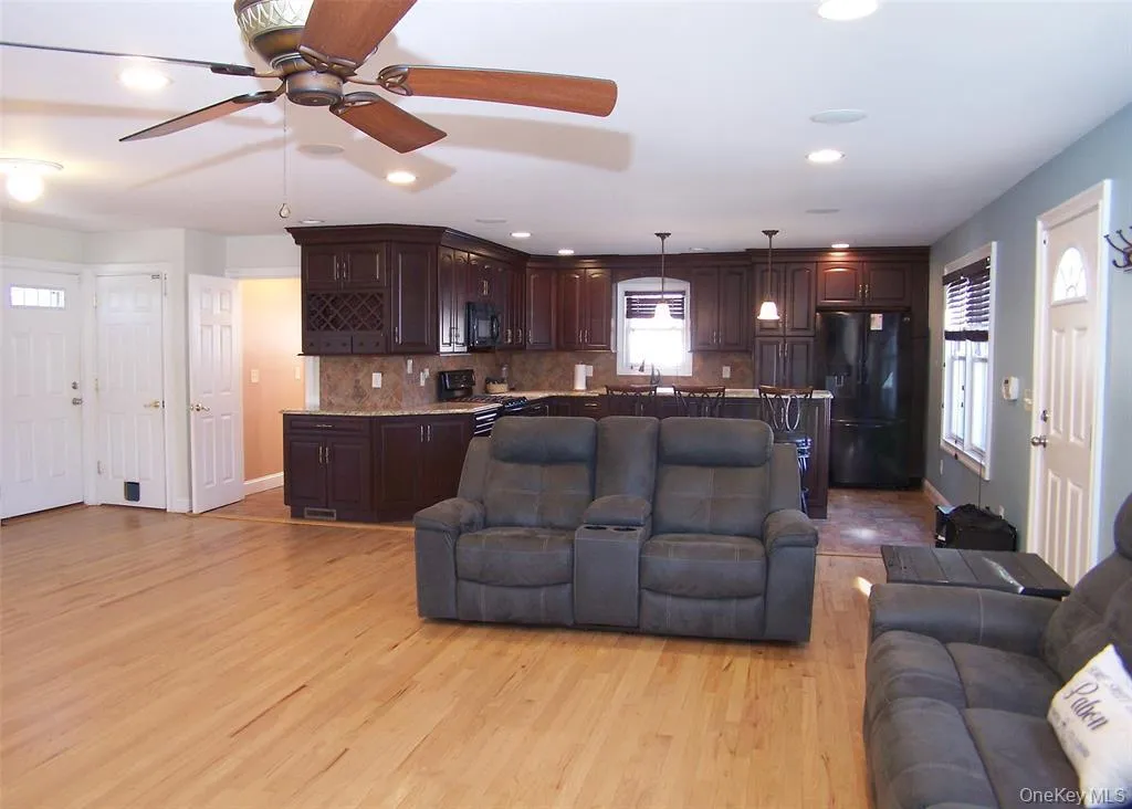 100 Lake Promenade, Brookhaven, NY, 3 Bedrooms Bedrooms, 5 Rooms Rooms,2 BathroomsBathrooms,Residential Lease,For Rent,Lake Promenade,0,963935 100 Lake Promenade, Brookhaven, NY, 3 Bedrooms Bedrooms, 5 Rooms Rooms,2 BathroomsBathrooms,Residential Lease,For Rent,Lake Promenade,0,963935