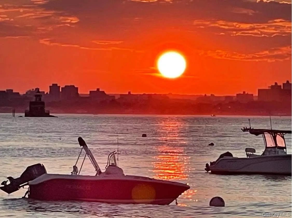 62 Forest Row, North Hempstead, NY, 4 Bedrooms Bedrooms, 11 Rooms Rooms,2 BathroomsBathrooms,Residential Lease,For Rent,Forest,0,964021 62 Forest Row, North Hempstead, NY, 4 Bedrooms Bedrooms, 11 Rooms Rooms,2 BathroomsBathrooms,Residential Lease,For Rent,Forest,0,964021