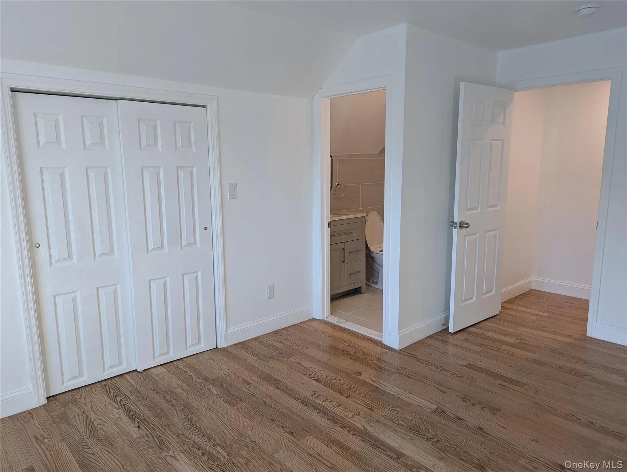 Primary Bedroom With Ensuite Bathroom Primary Bedroom With Ensuite Bathroom