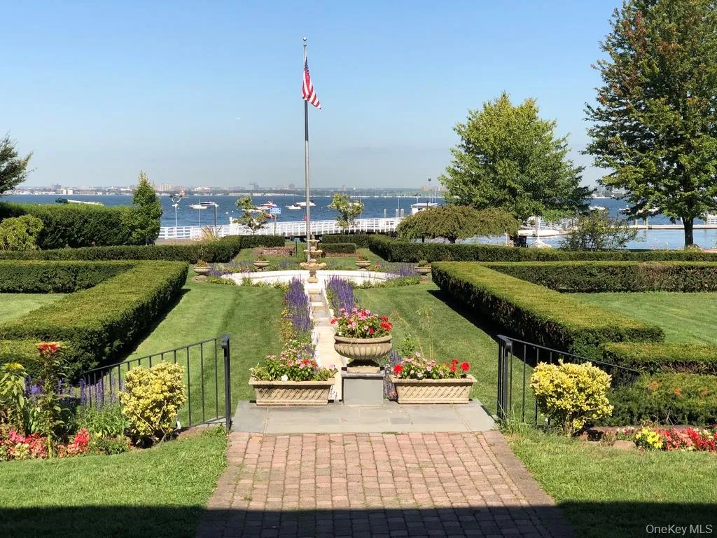 62 Forest Row, North Hempstead, NY, 4 Bedrooms Bedrooms, 11 Rooms Rooms,2 BathroomsBathrooms,Residential Lease,For Rent,Forest,0,964021 62 Forest Row, North Hempstead, NY, 4 Bedrooms Bedrooms, 11 Rooms Rooms,2 BathroomsBathrooms,Residential Lease,For Rent,Forest,0,964021