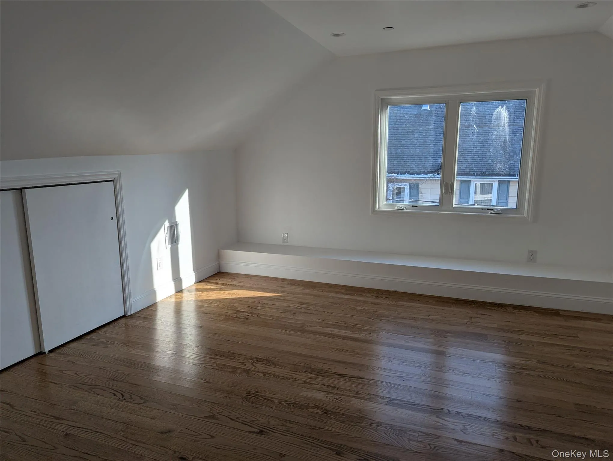 Primary Bedroom With Ensuite Bathroom Primary Bedroom With Ensuite Bathroom