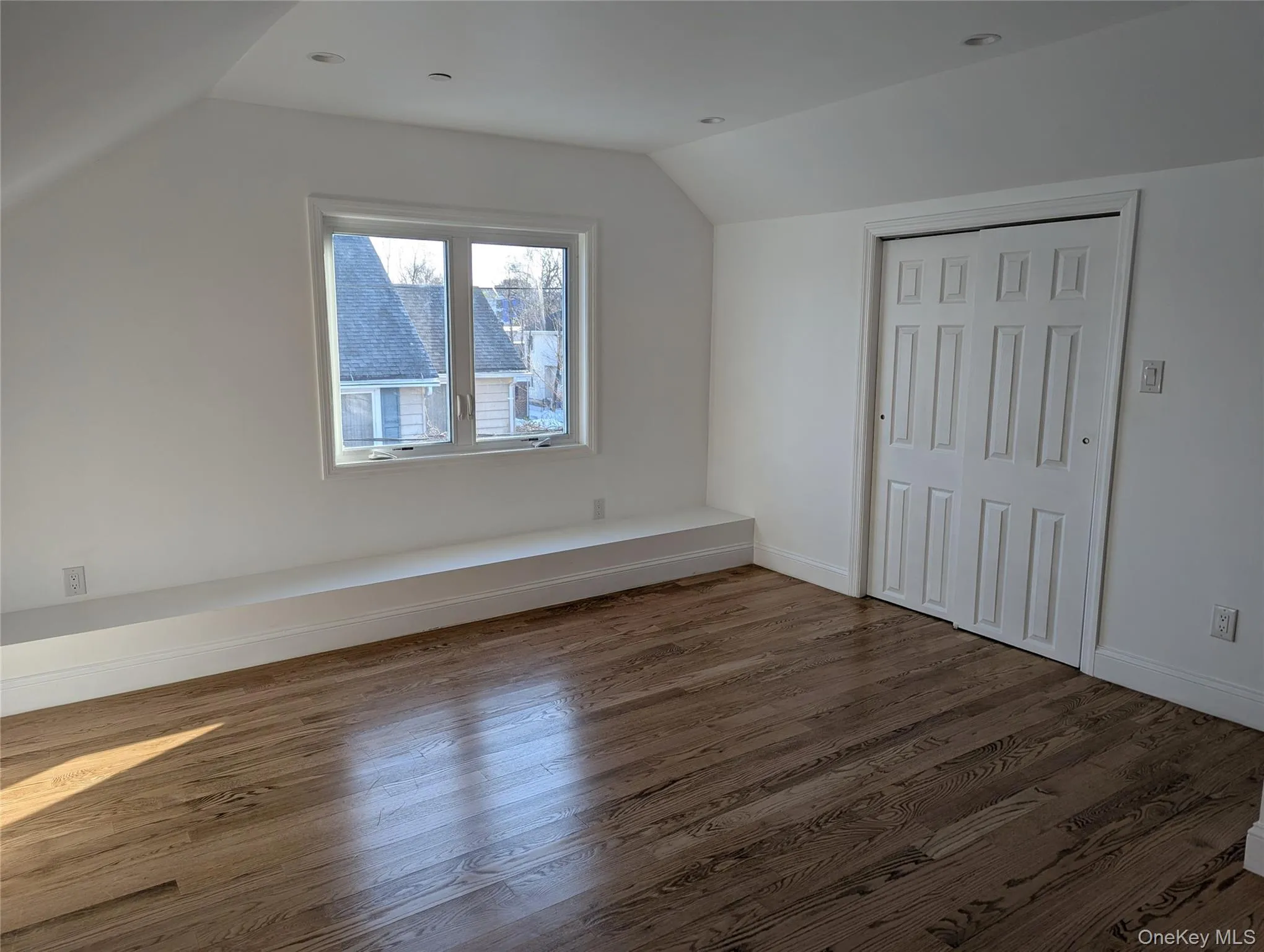 Primary Bedroom With Ensuite Bathroom Primary Bedroom With Ensuite Bathroom