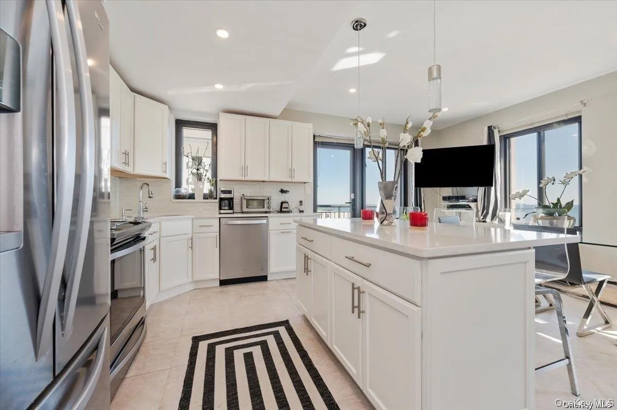 100 Broadway, Long Beach, NY, 2 Bedrooms Bedrooms, 4 Rooms Rooms,2 BathroomsBathrooms,Residential Lease,For Rent,Broadway,0,964040 100 Broadway, Long Beach, NY, 2 Bedrooms Bedrooms, 4 Rooms Rooms,2 BathroomsBathrooms,Residential Lease,For Rent,Broadway,0,964040