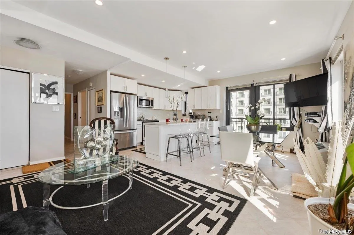 Oceanfront & Open Plan Kitchen, Living, Dining Oceanfront & Open Plan Kitchen, Living, Dining