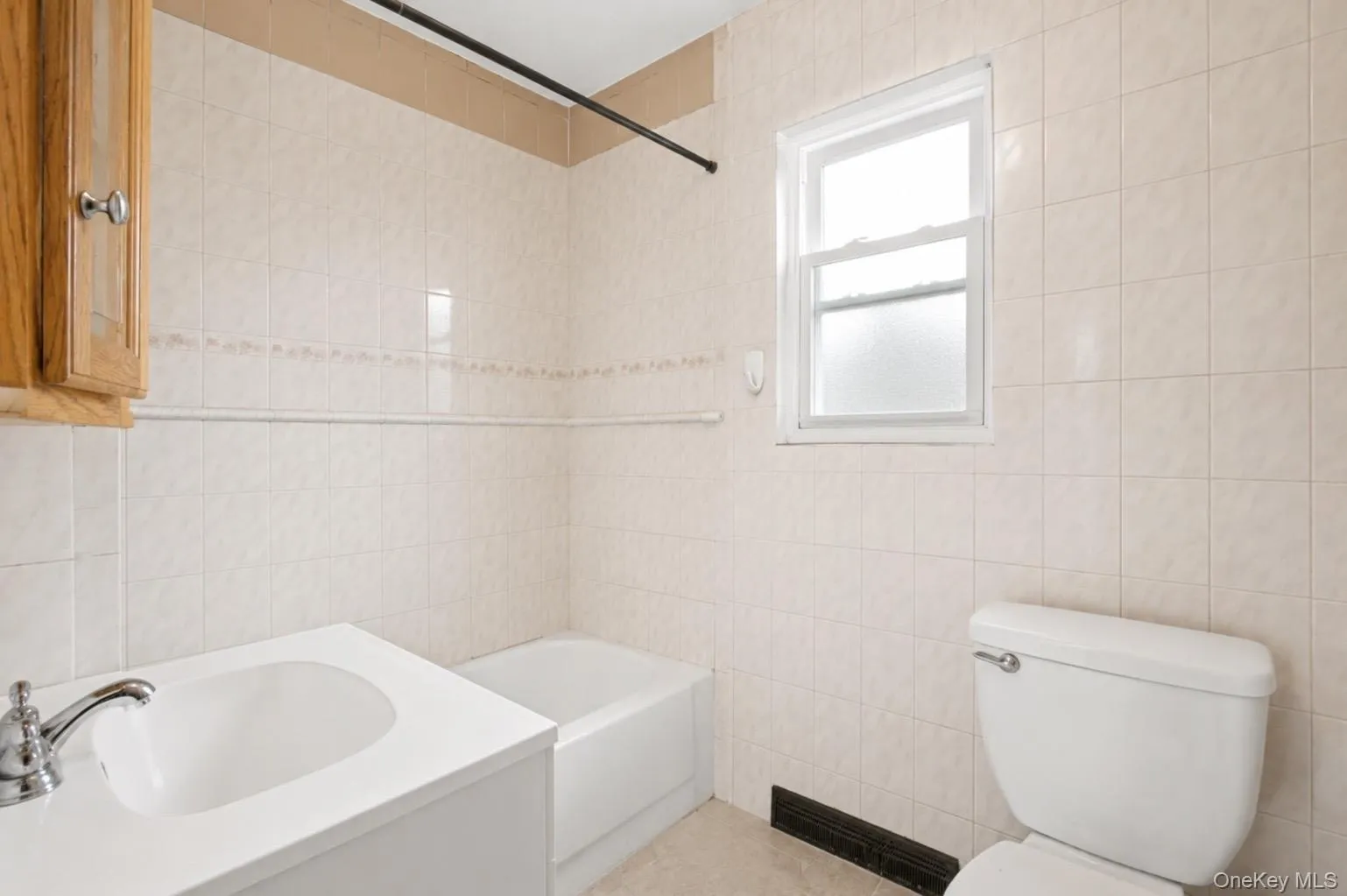 11 Jefferson Avenue, Babylon, NY, 5 Bedrooms Bedrooms, 11 Rooms Rooms,3 BathroomsBathrooms,Residential,For Rent,Jefferson,0,964050 11 Jefferson Avenue, Babylon, NY, 5 Bedrooms Bedrooms, 11 Rooms Rooms,3 BathroomsBathrooms,Residential,For Rent,Jefferson,0,964050