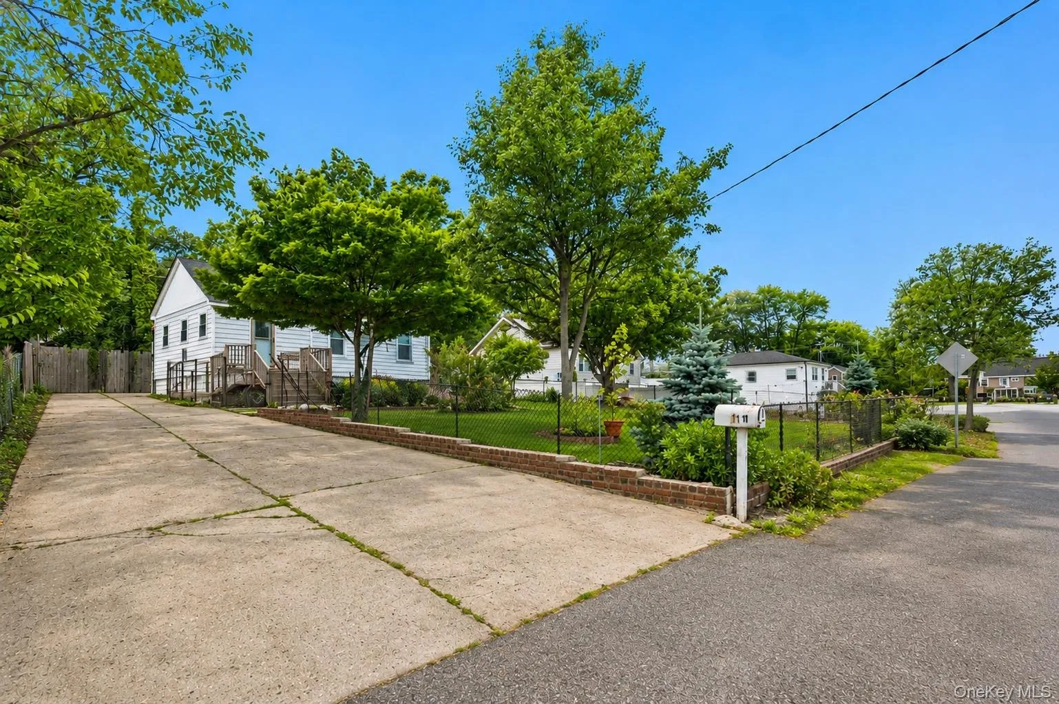 11 Jefferson Avenue, Babylon, NY, 5 Bedrooms Bedrooms, 11 Rooms Rooms,3 BathroomsBathrooms,Residential,For Rent,Jefferson,0,964050 11 Jefferson Avenue, Babylon, NY, 5 Bedrooms Bedrooms, 11 Rooms Rooms,3 BathroomsBathrooms,Residential,For Rent,Jefferson,0,964050