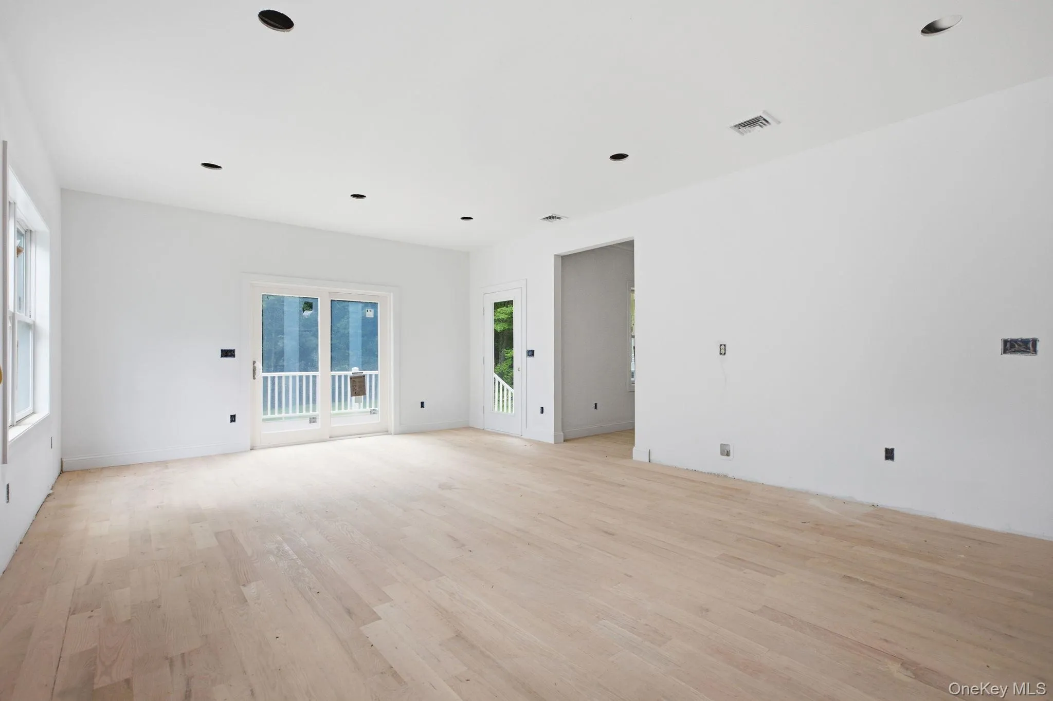 Generously sized kitchen featuring recessed lighting and hardwood floors, flowing seamlessly into the adjoining dining room for easy everyday living and entertaining. Generously sized kitchen featuring recessed lighting and hardwood floors, flowing seamlessly into the adjoining dining room for easy everyday living and entertaining.