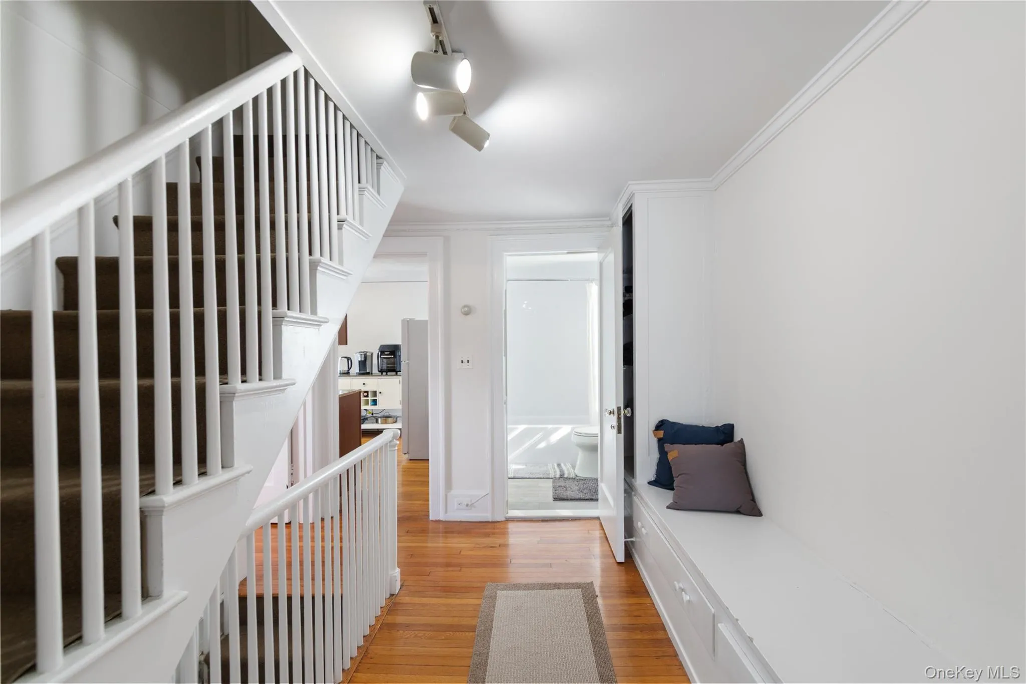 38 Forest Avenue, Glen Cove, NY, 2 Bedrooms Bedrooms, 5 Rooms Rooms,1 BathroomBathrooms,Residential Lease,For Rent,Forest,0,964080 38 Forest Avenue, Glen Cove, NY, 2 Bedrooms Bedrooms, 5 Rooms Rooms,1 BathroomBathrooms,Residential Lease,For Rent,Forest,0,964080