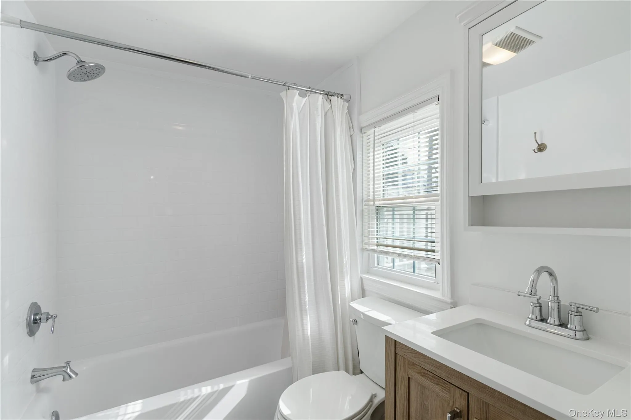 38 Forest Avenue, Glen Cove, NY, 2 Bedrooms Bedrooms, 5 Rooms Rooms,1 BathroomBathrooms,Residential Lease,For Rent,Forest,0,964080 38 Forest Avenue, Glen Cove, NY, 2 Bedrooms Bedrooms, 5 Rooms Rooms,1 BathroomBathrooms,Residential Lease,For Rent,Forest,0,964080