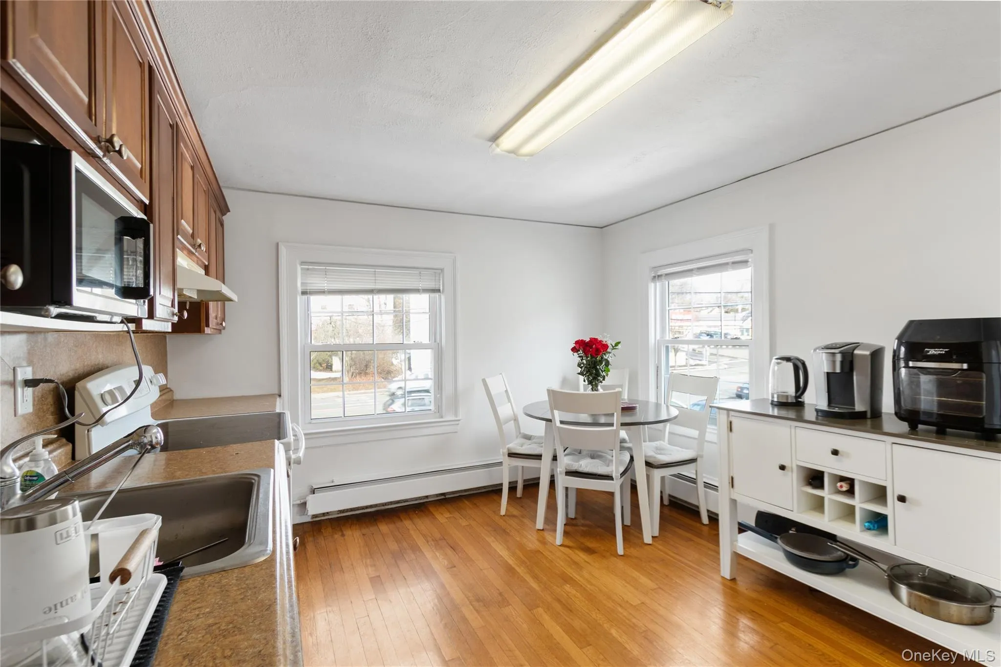 38 Forest Avenue, Glen Cove, NY, 2 Bedrooms Bedrooms, 5 Rooms Rooms,1 BathroomBathrooms,Residential Lease,For Rent,Forest,0,964080 38 Forest Avenue, Glen Cove, NY, 2 Bedrooms Bedrooms, 5 Rooms Rooms,1 BathroomBathrooms,Residential Lease,For Rent,Forest,0,964080