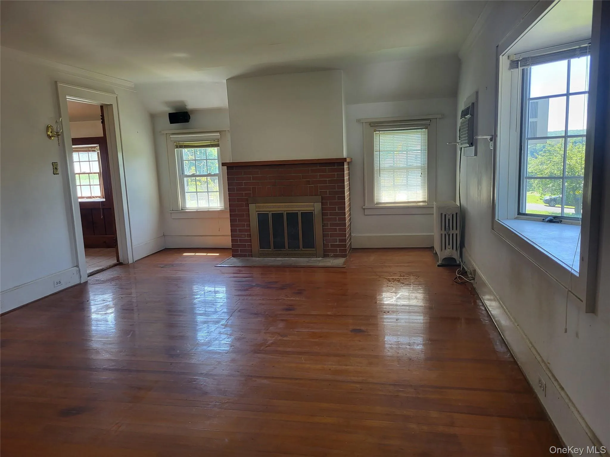 Spacious living room with fireplace Spacious living room with fireplace