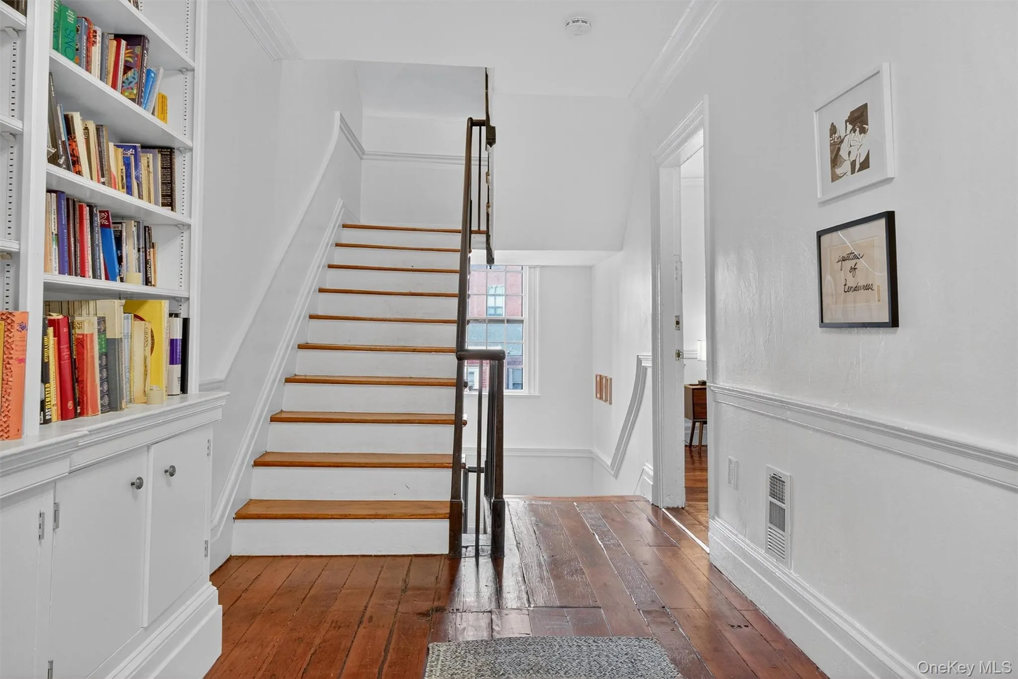 Stairs with hardwood / wood-style floors and crown molding Stairs with hardwood / wood-style floors and crown molding