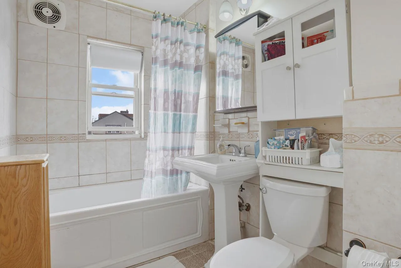 147-42 Hoover Avenue, New York, NY, 4 Bedrooms Bedrooms, 6 Rooms Rooms,2 BathroomsBathrooms,Residential,For Rent,Hoover,0,964116 147-42 Hoover Avenue, New York, NY, 4 Bedrooms Bedrooms, 6 Rooms Rooms,2 BathroomsBathrooms,Residential,For Rent,Hoover,0,964116