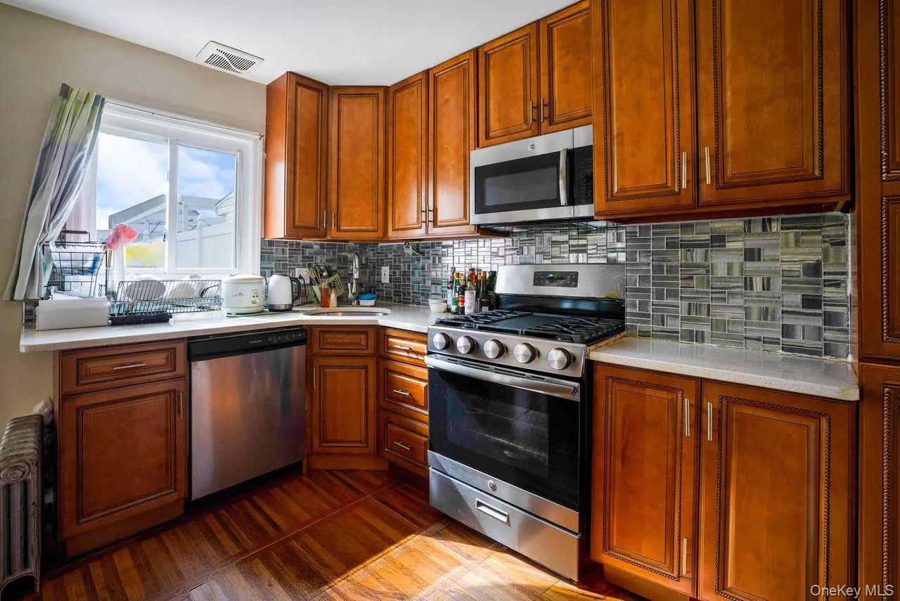 147-42 Hoover Avenue, New York, NY, 4 Bedrooms Bedrooms, 6 Rooms Rooms,2 BathroomsBathrooms,Residential,For Rent,Hoover,0,964116 147-42 Hoover Avenue, New York, NY, 4 Bedrooms Bedrooms, 6 Rooms Rooms,2 BathroomsBathrooms,Residential,For Rent,Hoover,0,964116