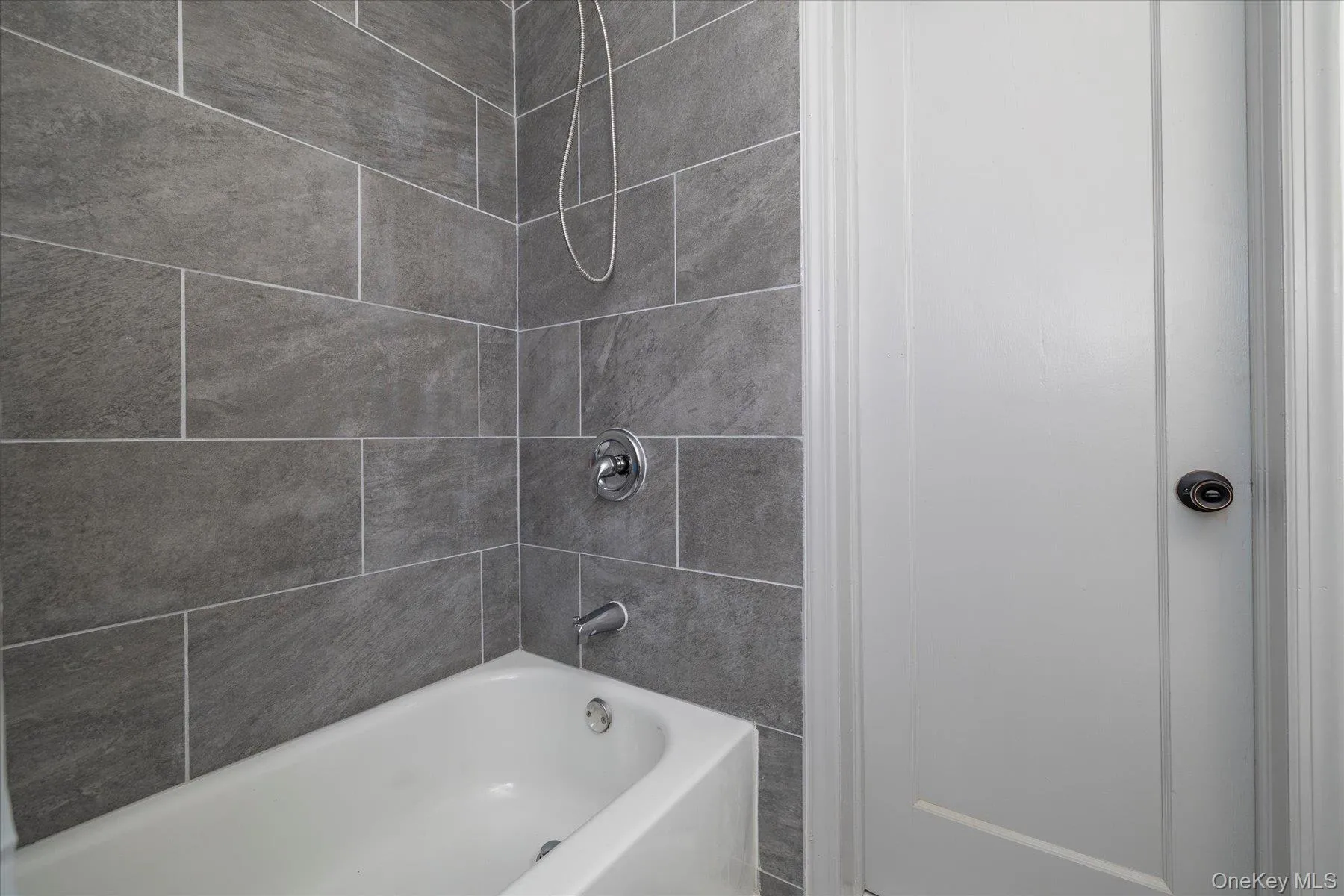 21 Twinlawns Avenue, Oyster Bay, NY, 3 Bedrooms Bedrooms, 5 Rooms Rooms,1 BathroomBathrooms,Residential Lease,For Rent,Twinlawns,0,964174 21 Twinlawns Avenue, Oyster Bay, NY, 3 Bedrooms Bedrooms, 5 Rooms Rooms,1 BathroomBathrooms,Residential Lease,For Rent,Twinlawns,0,964174