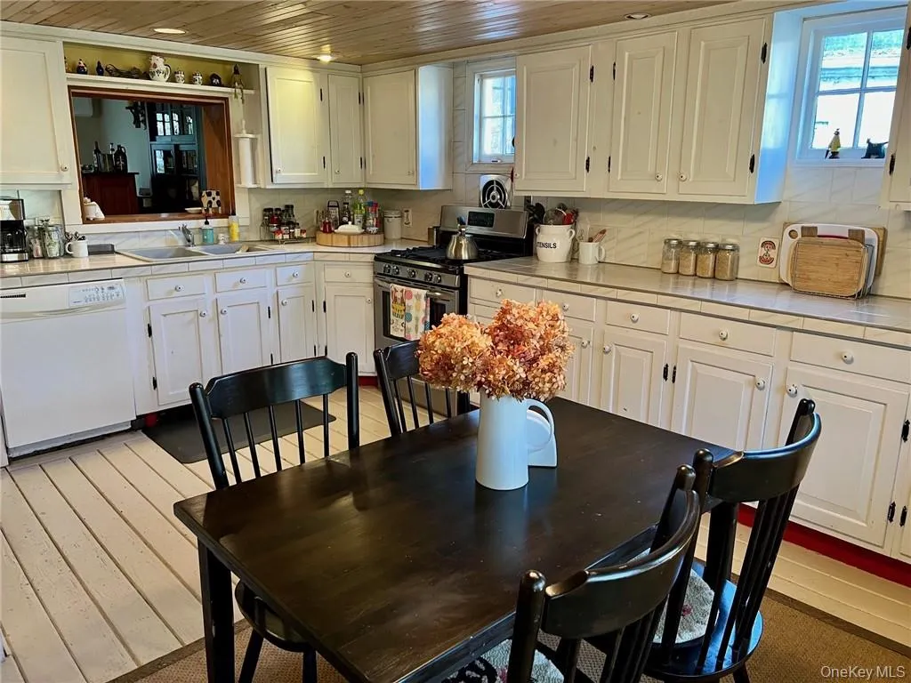 19 Mill Lane, Stanford, NY, 3 Bedrooms Bedrooms, 7 Rooms Rooms,2 BathroomsBathrooms,Residential Lease,For Rent,Mill,0,964181 19 Mill Lane, Stanford, NY, 3 Bedrooms Bedrooms, 7 Rooms Rooms,2 BathroomsBathrooms,Residential Lease,For Rent,Mill,0,964181