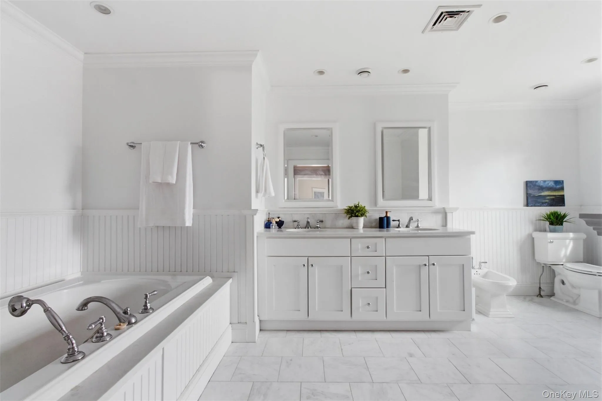 En-suite primary bathroom with soaking tub, double sinks and rain shower En-suite primary bathroom with soaking tub, double sinks and rain shower