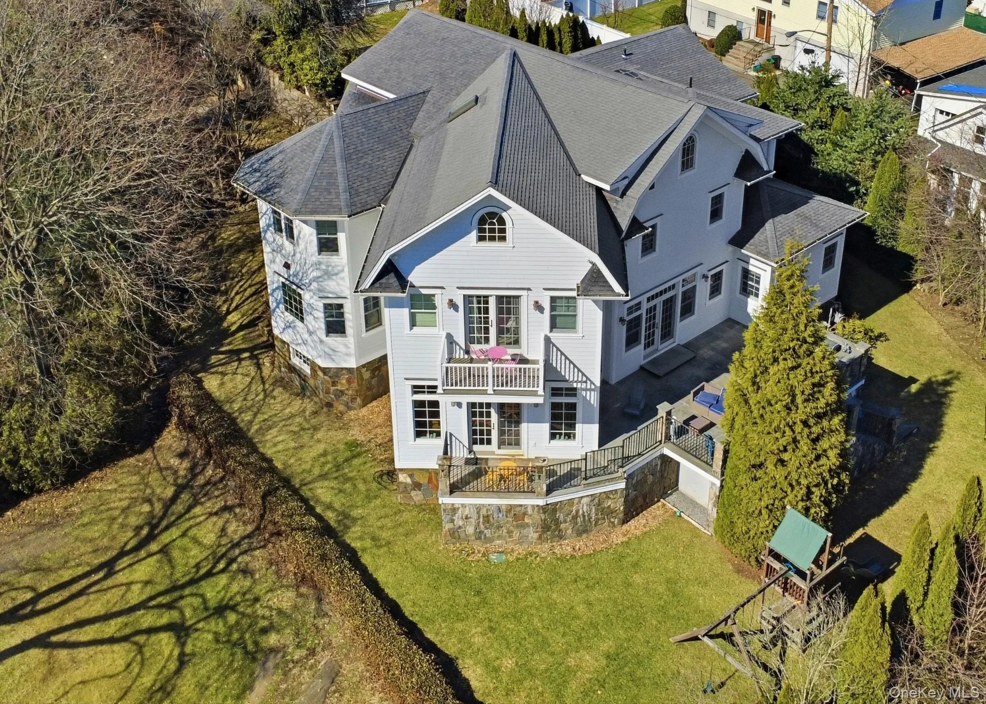 Nestled along a private lane with sweeping views of Hampshire Golf Course Nestled along a private lane with sweeping views of Hampshire Golf Course