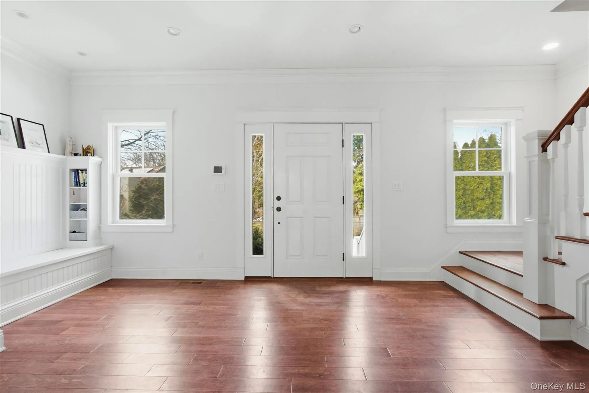 Wide entrance foyer Wide entrance foyer