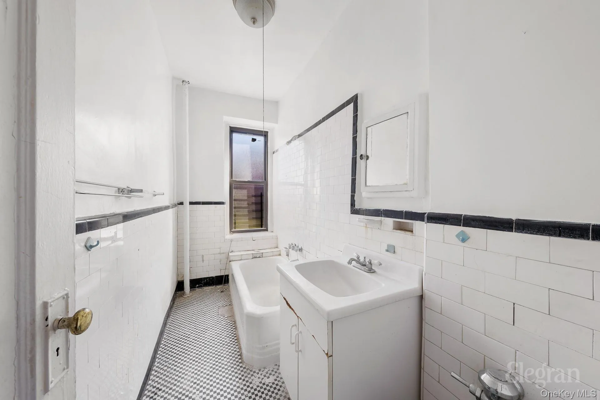 37-16 83, New York, NY, 1 Bedroom Bedrooms, 1 Room Rooms,1 BathroomBathrooms,Residential Sale,For Rent,83,0,964219 37-16 83, New York, NY, 1 Bedroom Bedrooms, 1 Room Rooms,1 BathroomBathrooms,Residential Sale,For Rent,83,0,964219