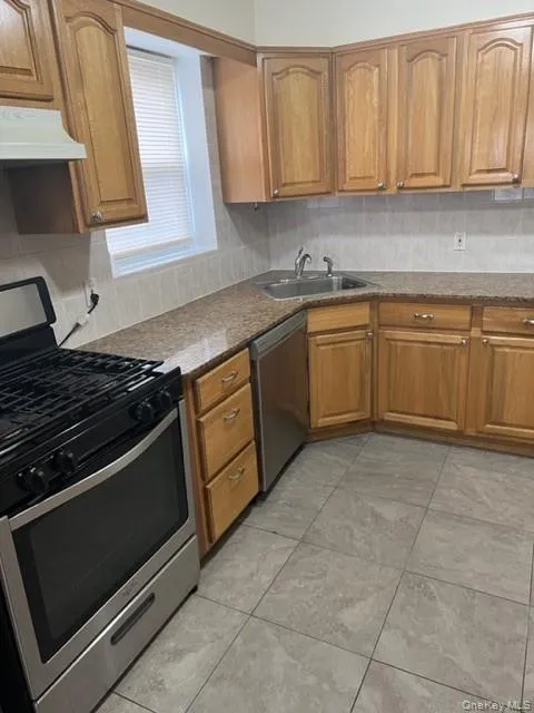 169 Tibbetts Road, Yonkers, NY, 3 Bedrooms Bedrooms, 7 Rooms Rooms,1 BathroomBathrooms,Residential Lease,For Rent,Tibbetts,0,964222 169 Tibbetts Road, Yonkers, NY, 3 Bedrooms Bedrooms, 7 Rooms Rooms,1 BathroomBathrooms,Residential Lease,For Rent,Tibbetts,0,964222