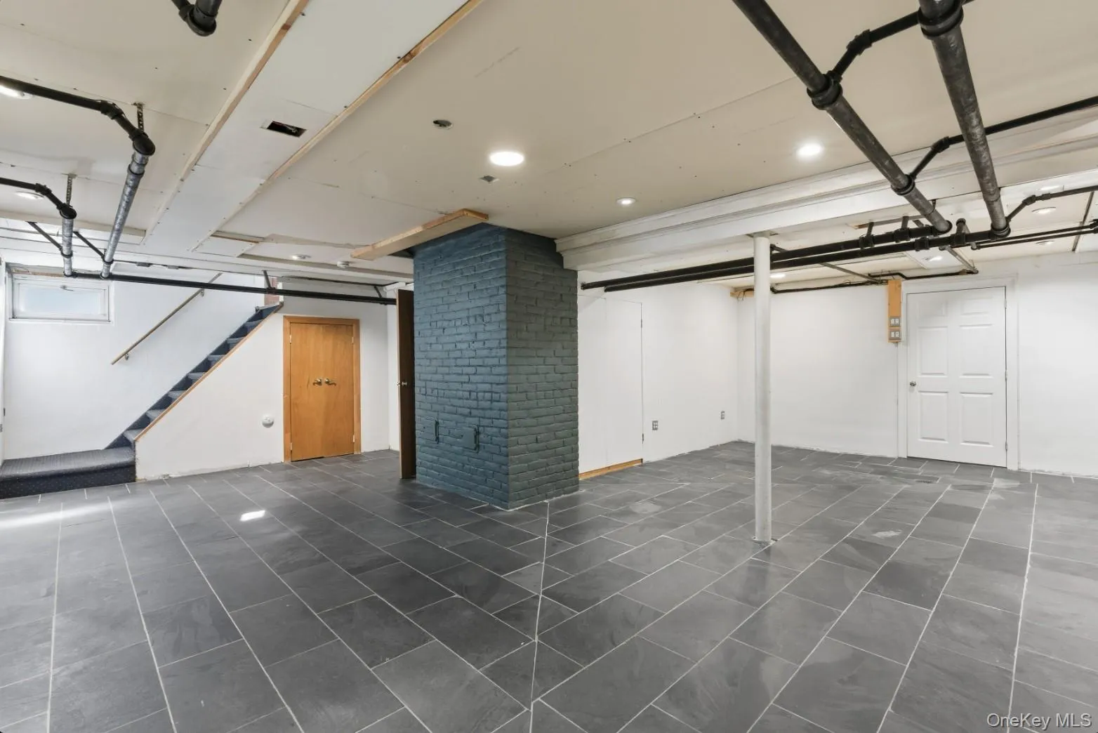 79 Red Ground Road, North Hempstead, NY, 4 Bedrooms Bedrooms, 9 Rooms Rooms,3 BathroomsBathrooms,Residential Lease,For Rent,Red Ground,0,964243 79 Red Ground Road, North Hempstead, NY, 4 Bedrooms Bedrooms, 9 Rooms Rooms,3 BathroomsBathrooms,Residential Lease,For Rent,Red Ground,0,964243