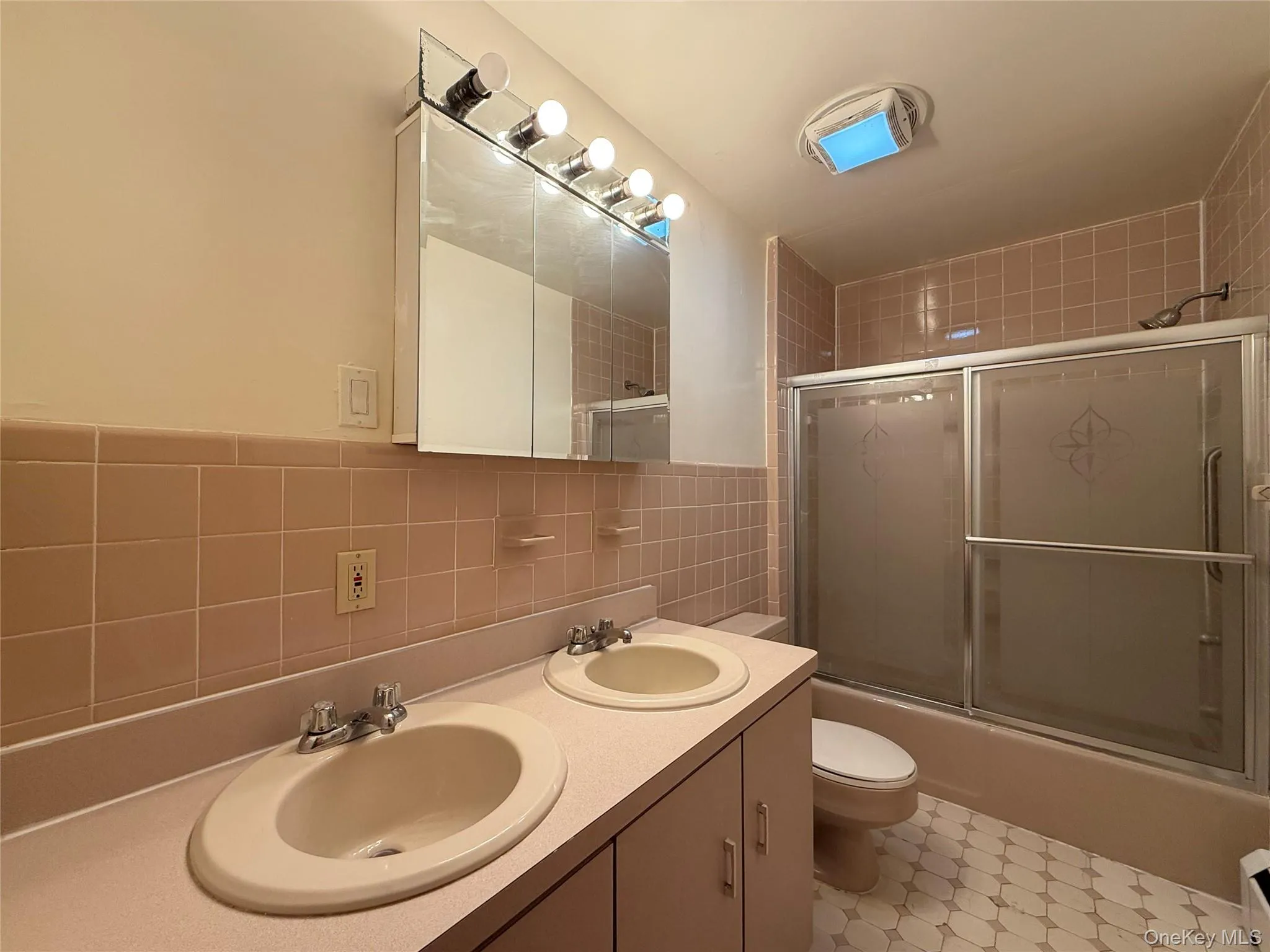 15 North Street, Thompson, NY, 5 Bedrooms Bedrooms, 10 Rooms Rooms,1 BathroomBathrooms,Residential Lease,For Rent,North,0,964244 15 North Street, Thompson, NY, 5 Bedrooms Bedrooms, 10 Rooms Rooms,1 BathroomBathrooms,Residential Lease,For Rent,North,0,964244