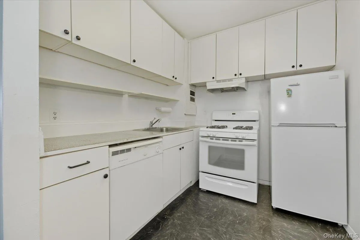 740 Broadway, Long Beach, NY, 3 Rooms Rooms,1 BathroomBathrooms,Residential Sale,For Rent,Broadway,0,964248 740 Broadway, Long Beach, NY, 3 Rooms Rooms,1 BathroomBathrooms,Residential Sale,For Rent,Broadway,0,964248