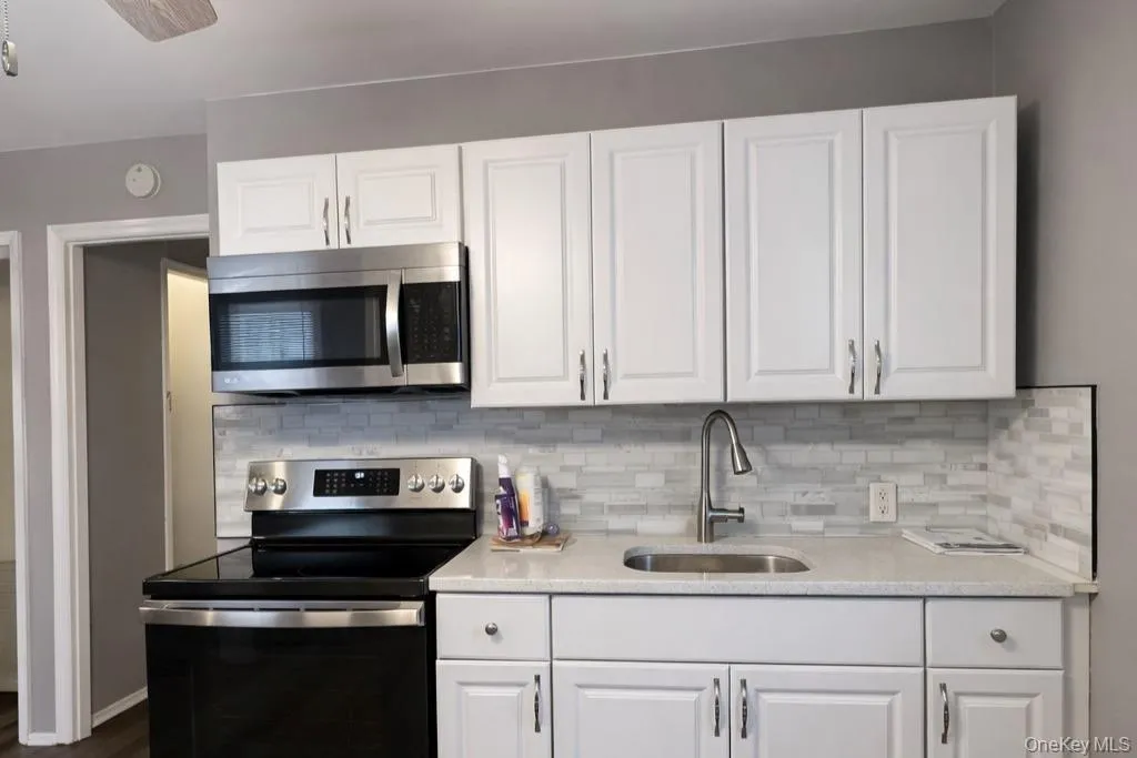 83 Lido Prom, Babylon, NY, 2 Bedrooms Bedrooms, 5 Rooms Rooms,1 BathroomBathrooms,Residential Lease,For Rent,Lido,0,964268 83 Lido Prom, Babylon, NY, 2 Bedrooms Bedrooms, 5 Rooms Rooms,1 BathroomBathrooms,Residential Lease,For Rent,Lido,0,964268