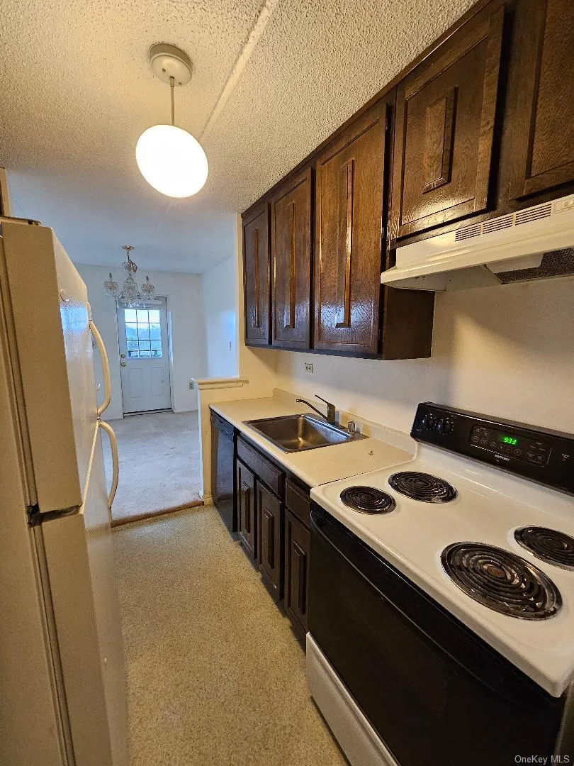 Galley Kitchen with all appliances. Right off Dining Room. Galley Kitchen with all appliances. Right off Dining Room.