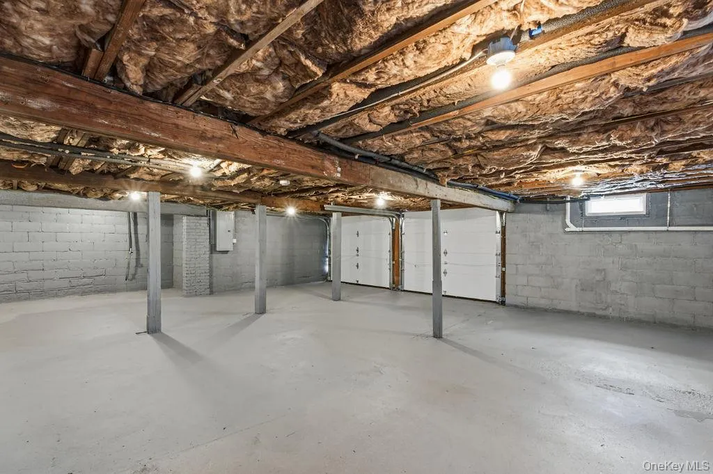 452 Montauk Highway, Southampton, NY, 3 Bedrooms Bedrooms, 6 Rooms Rooms,1 BathroomBathrooms,Residential Lease,For Rent,Montauk,0,964341 452 Montauk Highway, Southampton, NY, 3 Bedrooms Bedrooms, 6 Rooms Rooms,1 BathroomBathrooms,Residential Lease,For Rent,Montauk,0,964341