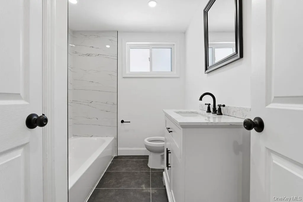 452 Montauk Highway, Southampton, NY, 3 Bedrooms Bedrooms, 6 Rooms Rooms,1 BathroomBathrooms,Residential Lease,For Rent,Montauk,0,964341 452 Montauk Highway, Southampton, NY, 3 Bedrooms Bedrooms, 6 Rooms Rooms,1 BathroomBathrooms,Residential Lease,For Rent,Montauk,0,964341