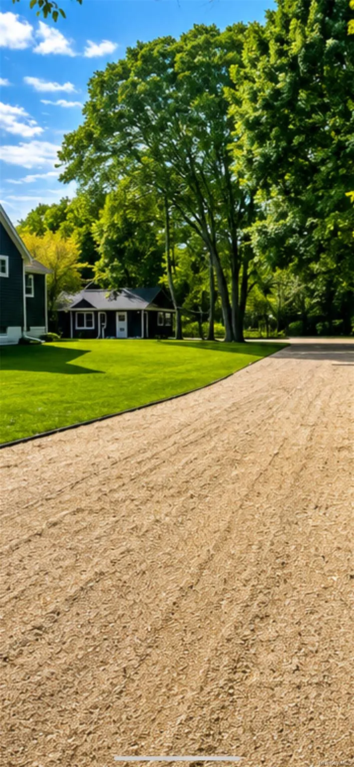 Seprate driveway for the cottage Seprate driveway for the cottage