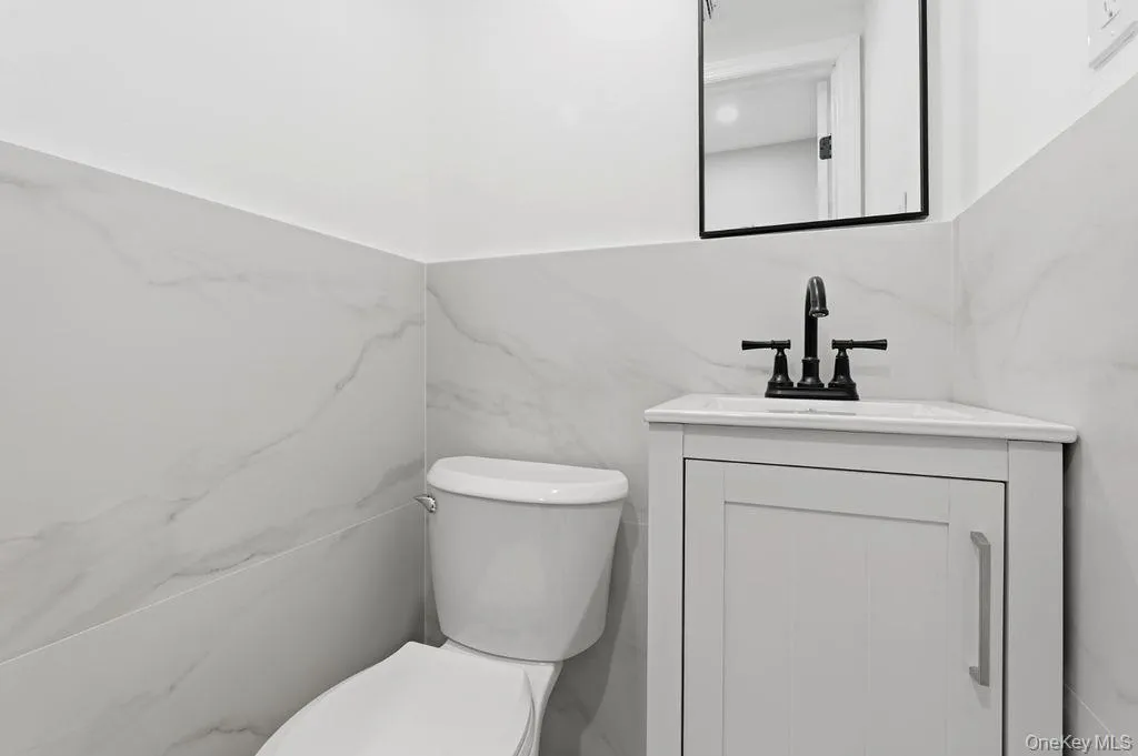 452 Montauk Highway, Southampton, NY, 3 Bedrooms Bedrooms, 6 Rooms Rooms,1 BathroomBathrooms,Residential Lease,For Rent,Montauk,0,964341 452 Montauk Highway, Southampton, NY, 3 Bedrooms Bedrooms, 6 Rooms Rooms,1 BathroomBathrooms,Residential Lease,For Rent,Montauk,0,964341