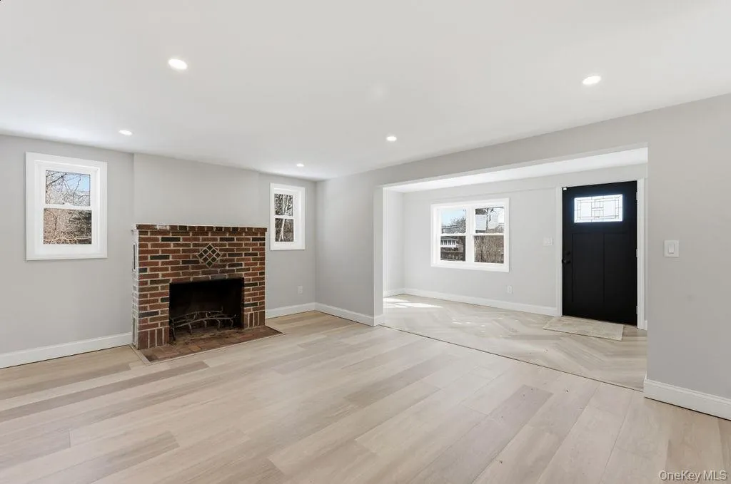 452 Montauk Highway, Southampton, NY, 3 Bedrooms Bedrooms, 6 Rooms Rooms,1 BathroomBathrooms,Residential Lease,For Rent,Montauk,0,964341 452 Montauk Highway, Southampton, NY, 3 Bedrooms Bedrooms, 6 Rooms Rooms,1 BathroomBathrooms,Residential Lease,For Rent,Montauk,0,964341