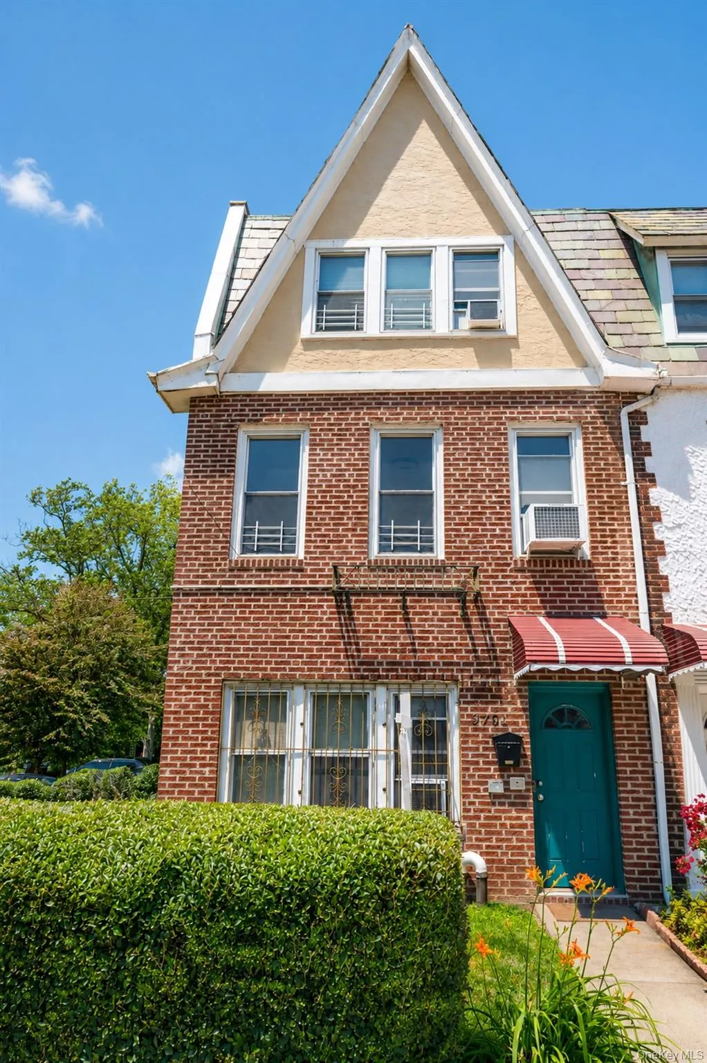 9701 69th Avenue, New York, NY, 5 Bedrooms Bedrooms, 8 Rooms Rooms,2 BathroomsBathrooms,Residential,For Rent,69th,0,964358 9701 69th Avenue, New York, NY, 5 Bedrooms Bedrooms, 8 Rooms Rooms,2 BathroomsBathrooms,Residential,For Rent,69th,0,964358