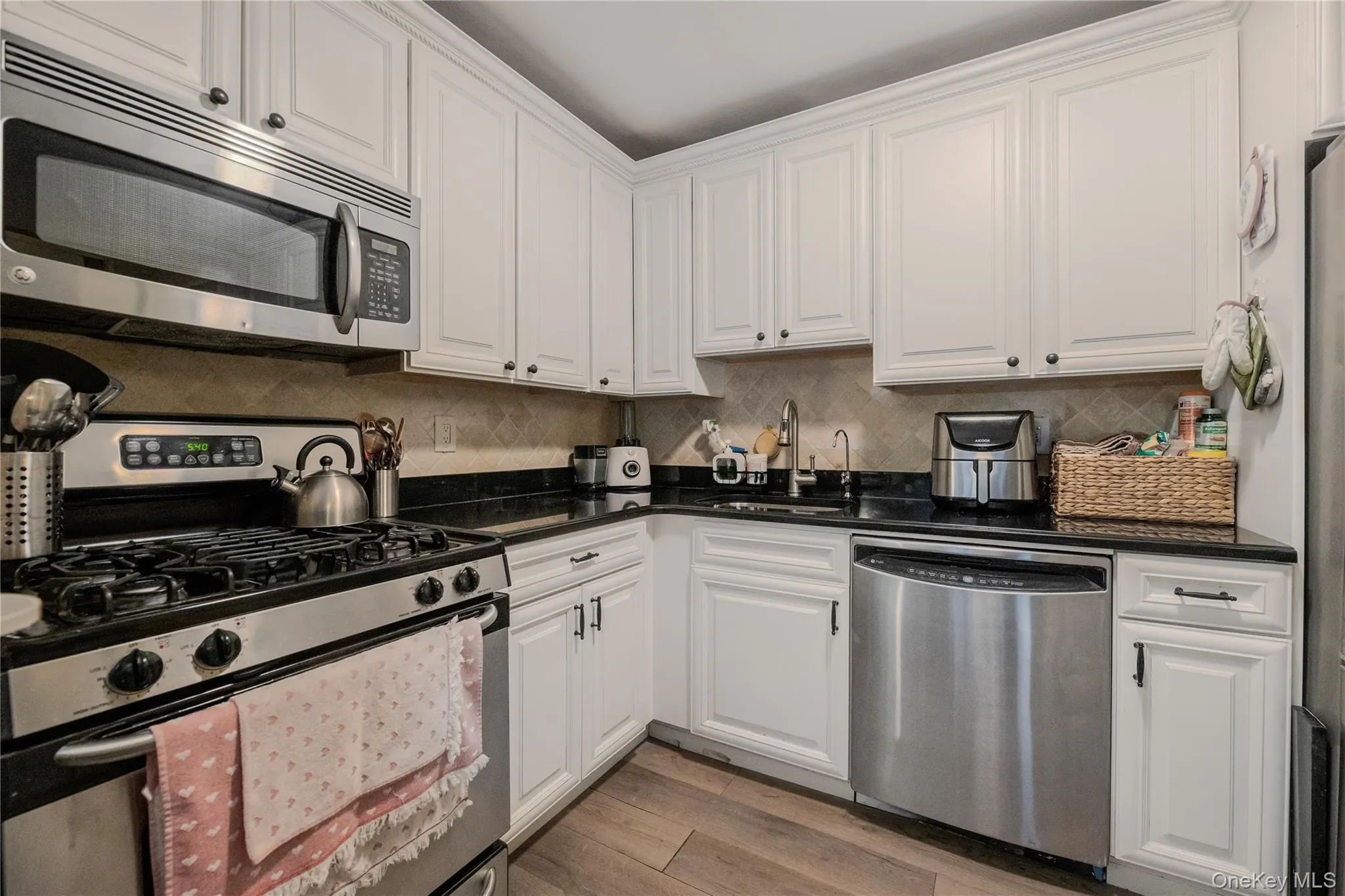 3220 Fairfield Avenue, New York, NY, 2 Bedrooms Bedrooms, 5 Rooms Rooms,2 BathroomsBathrooms,Residential,For Rent,Fairfield,0,964363 3220 Fairfield Avenue, New York, NY, 2 Bedrooms Bedrooms, 5 Rooms Rooms,2 BathroomsBathrooms,Residential,For Rent,Fairfield,0,964363