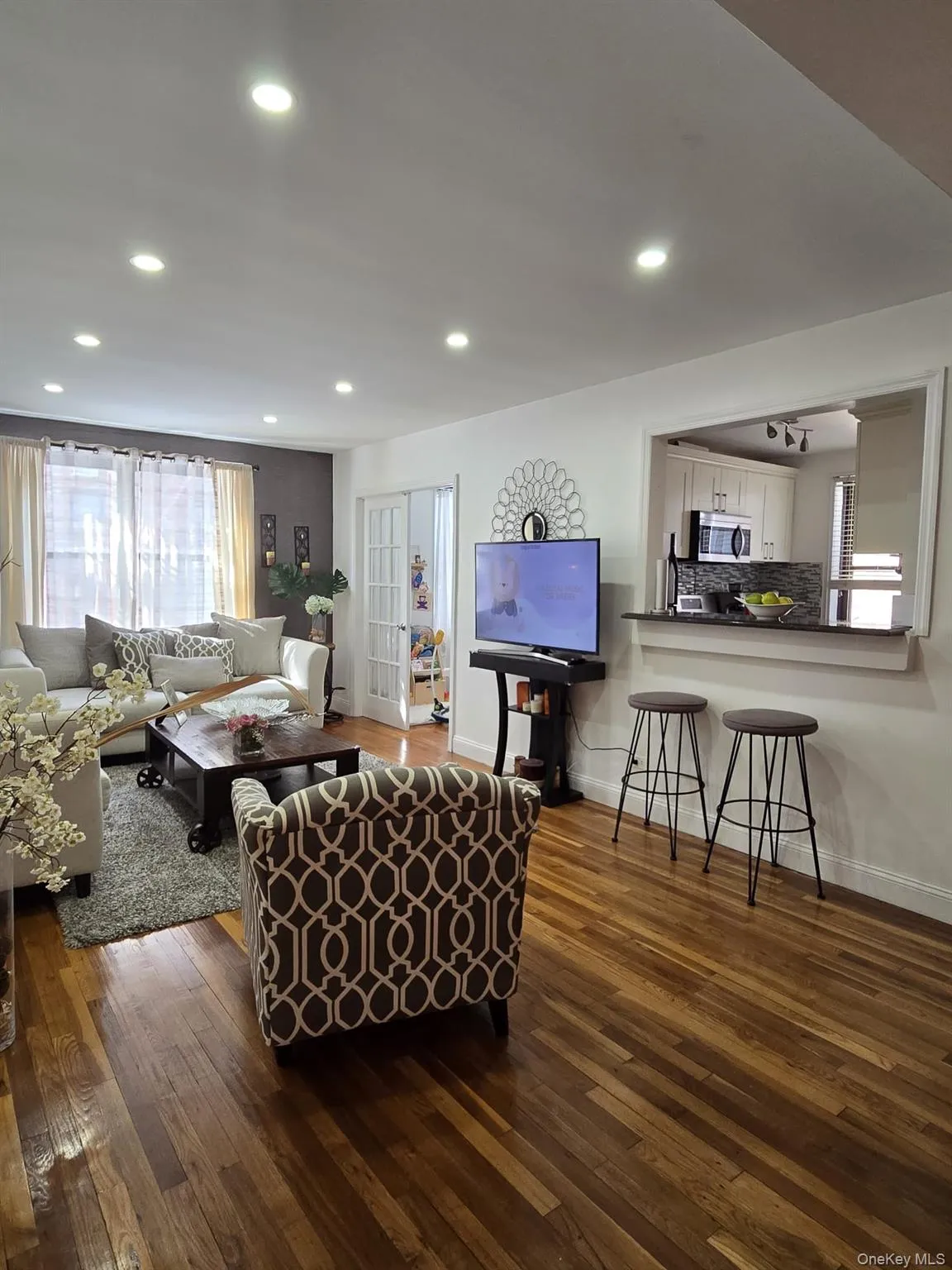 226-26 Union Turnpike, New York, NY, 2 Bedrooms Bedrooms, 5 Rooms Rooms,1 BathroomBathrooms,Residential,For Rent,Union Turnpike,0,KEY964364 226-26 Union Turnpike, New York, NY, 2 Bedrooms Bedrooms, 5 Rooms Rooms,1 BathroomBathrooms,Residential,For Rent,Union Turnpike,0,KEY964364