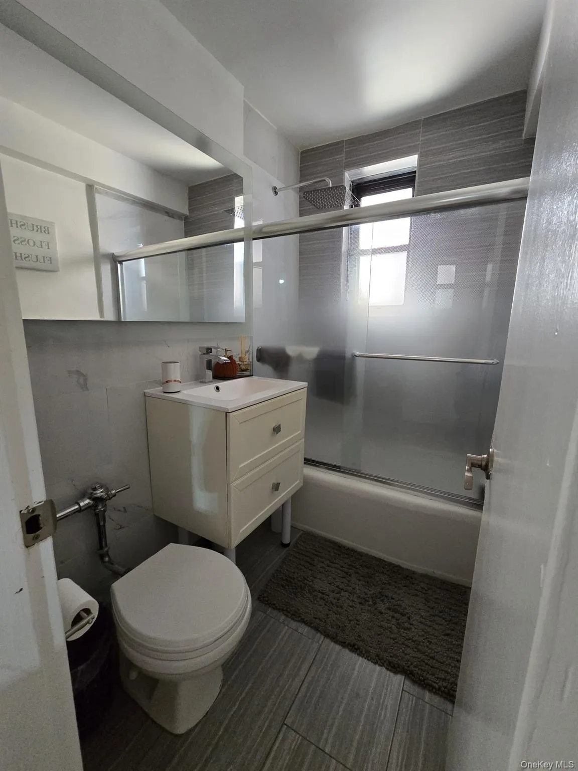 226-26 Union Turnpike, New York, NY, 2 Bedrooms Bedrooms, 5 Rooms Rooms,1 BathroomBathrooms,Residential,For Rent,Union Turnpike,0,KEY964364 226-26 Union Turnpike, New York, NY, 2 Bedrooms Bedrooms, 5 Rooms Rooms,1 BathroomBathrooms,Residential,For Rent,Union Turnpike,0,KEY964364