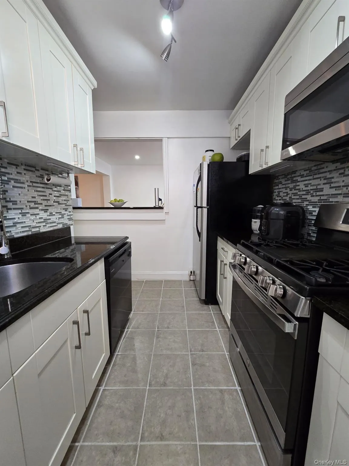 226-26 Union Turnpike, New York, NY, 2 Bedrooms Bedrooms, 5 Rooms Rooms,1 BathroomBathrooms,Residential,For Rent,Union Turnpike,0,KEY964364 226-26 Union Turnpike, New York, NY, 2 Bedrooms Bedrooms, 5 Rooms Rooms,1 BathroomBathrooms,Residential,For Rent,Union Turnpike,0,KEY964364