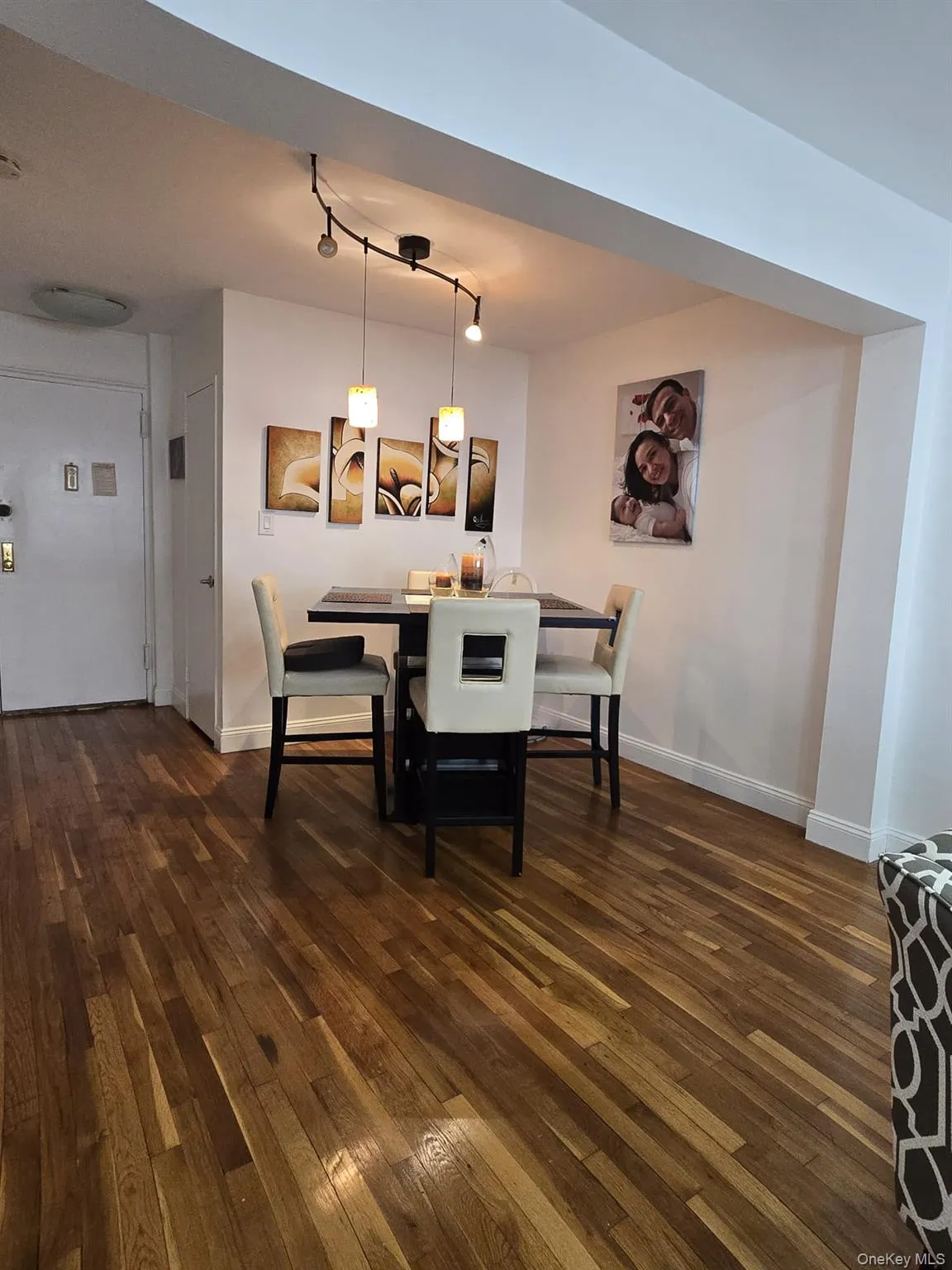 226-26 Union Turnpike, New York, NY, 2 Bedrooms Bedrooms, 5 Rooms Rooms,1 BathroomBathrooms,Residential,For Rent,Union Turnpike,0,KEY964364 226-26 Union Turnpike, New York, NY, 2 Bedrooms Bedrooms, 5 Rooms Rooms,1 BathroomBathrooms,Residential,For Rent,Union Turnpike,0,KEY964364