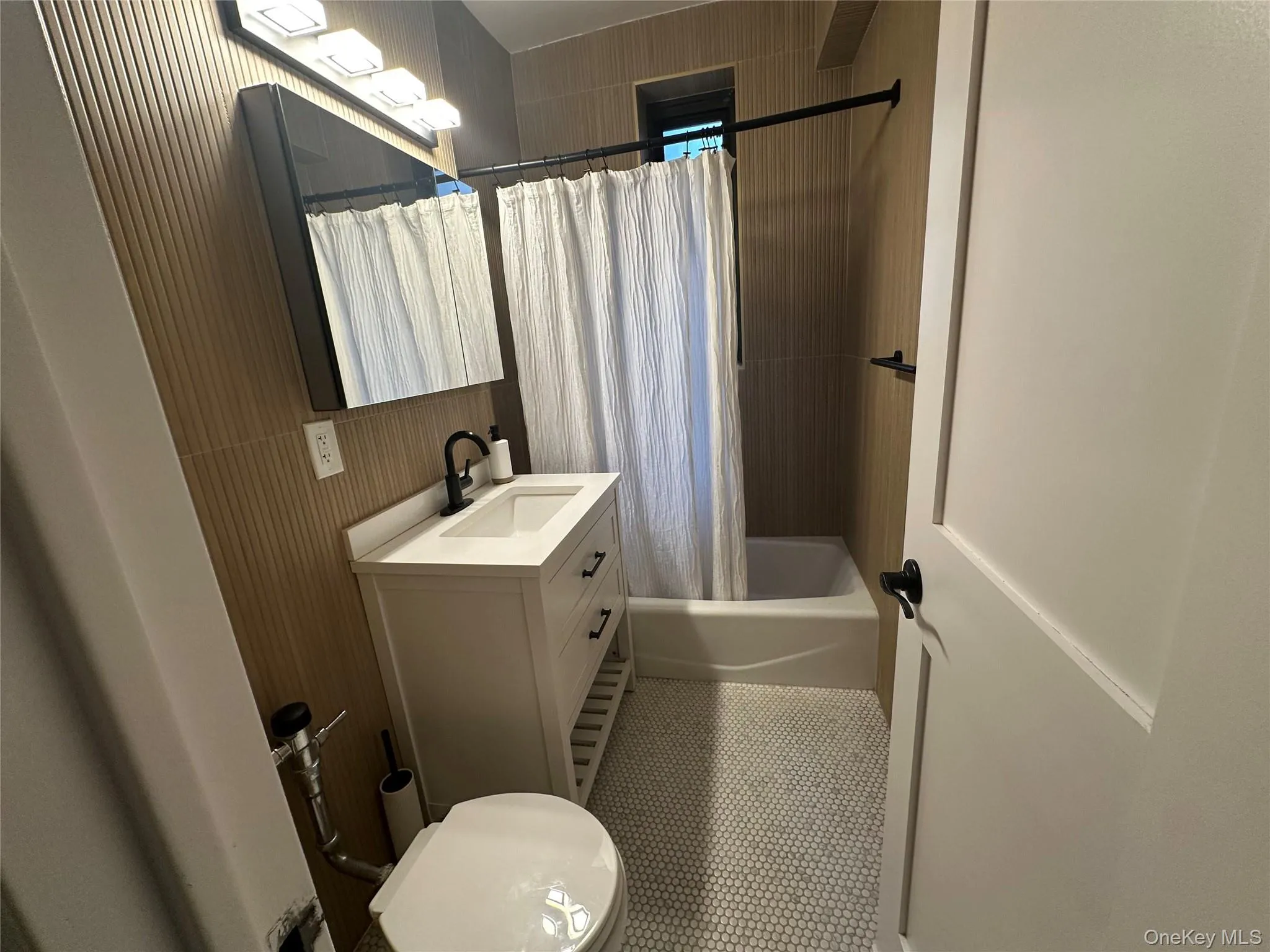 98-76 Queens Boulevard, New York, NY, 1 Bedroom Bedrooms, 1 Room Rooms,1 BathroomBathrooms,Residential Lease,For Rent,Queens,0,964370 98-76 Queens Boulevard, New York, NY, 1 Bedroom Bedrooms, 1 Room Rooms,1 BathroomBathrooms,Residential Lease,For Rent,Queens,0,964370