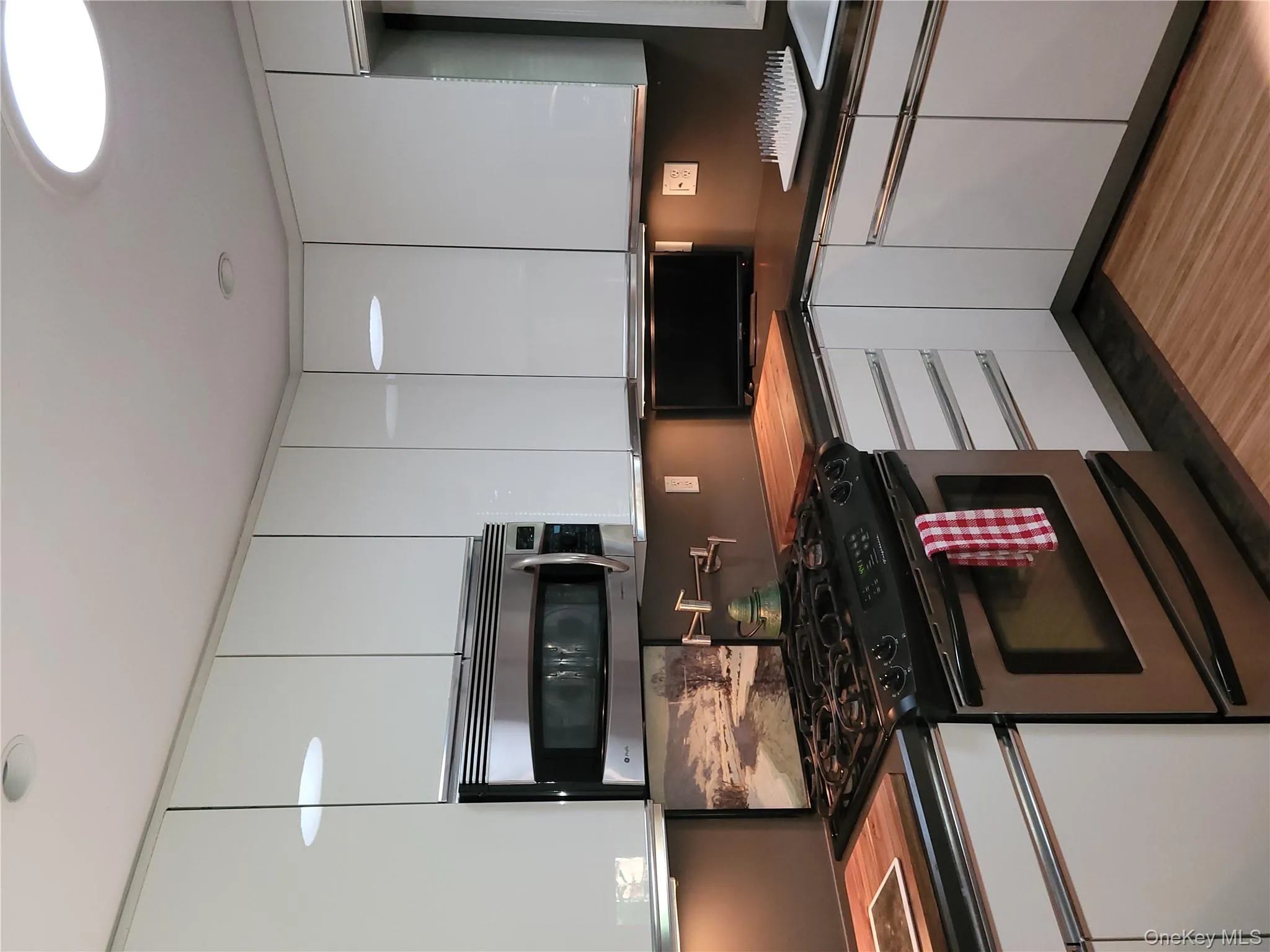 1406 Route 82, East Fishkill, NY, 2 Bedrooms Bedrooms, 5 Rooms Rooms,1 BathroomBathrooms,Residential Lease,For Rent,Route 82,0,964374 1406 Route 82, East Fishkill, NY, 2 Bedrooms Bedrooms, 5 Rooms Rooms,1 BathroomBathrooms,Residential Lease,For Rent,Route 82,0,964374