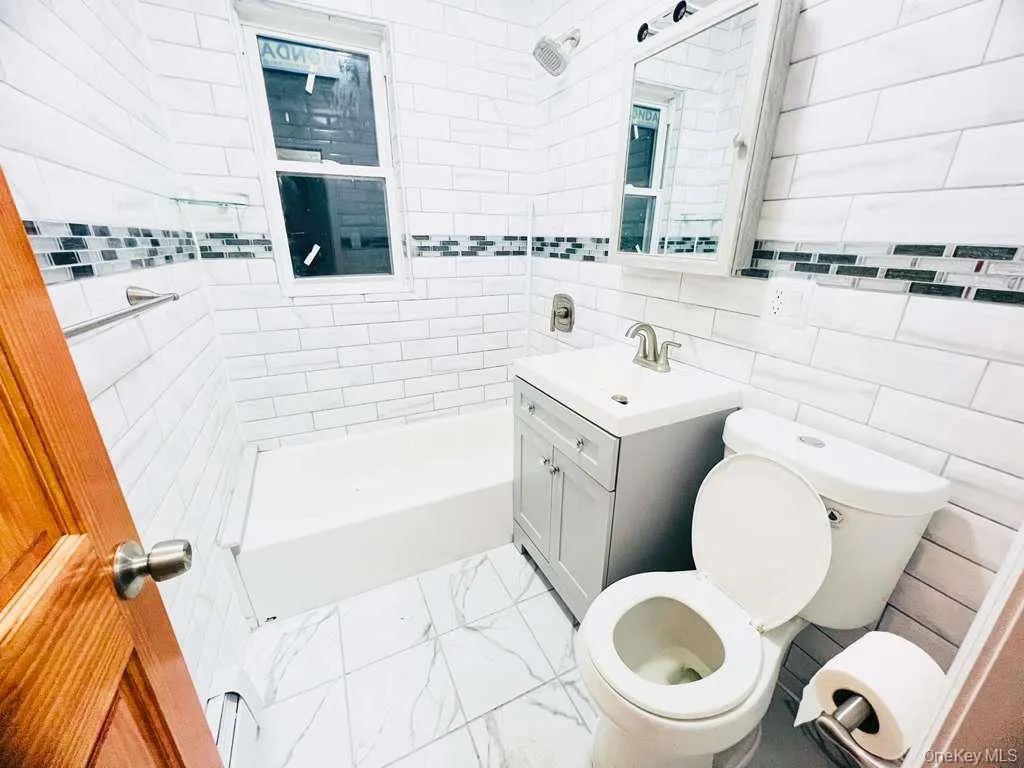 177-51 105th Avenue, New York, NY, 3 Bedrooms Bedrooms, 5 Rooms Rooms,1 BathroomBathrooms,Residential Lease,For Rent,105th,0,964423 177-51 105th Avenue, New York, NY, 3 Bedrooms Bedrooms, 5 Rooms Rooms,1 BathroomBathrooms,Residential Lease,For Rent,105th,0,964423