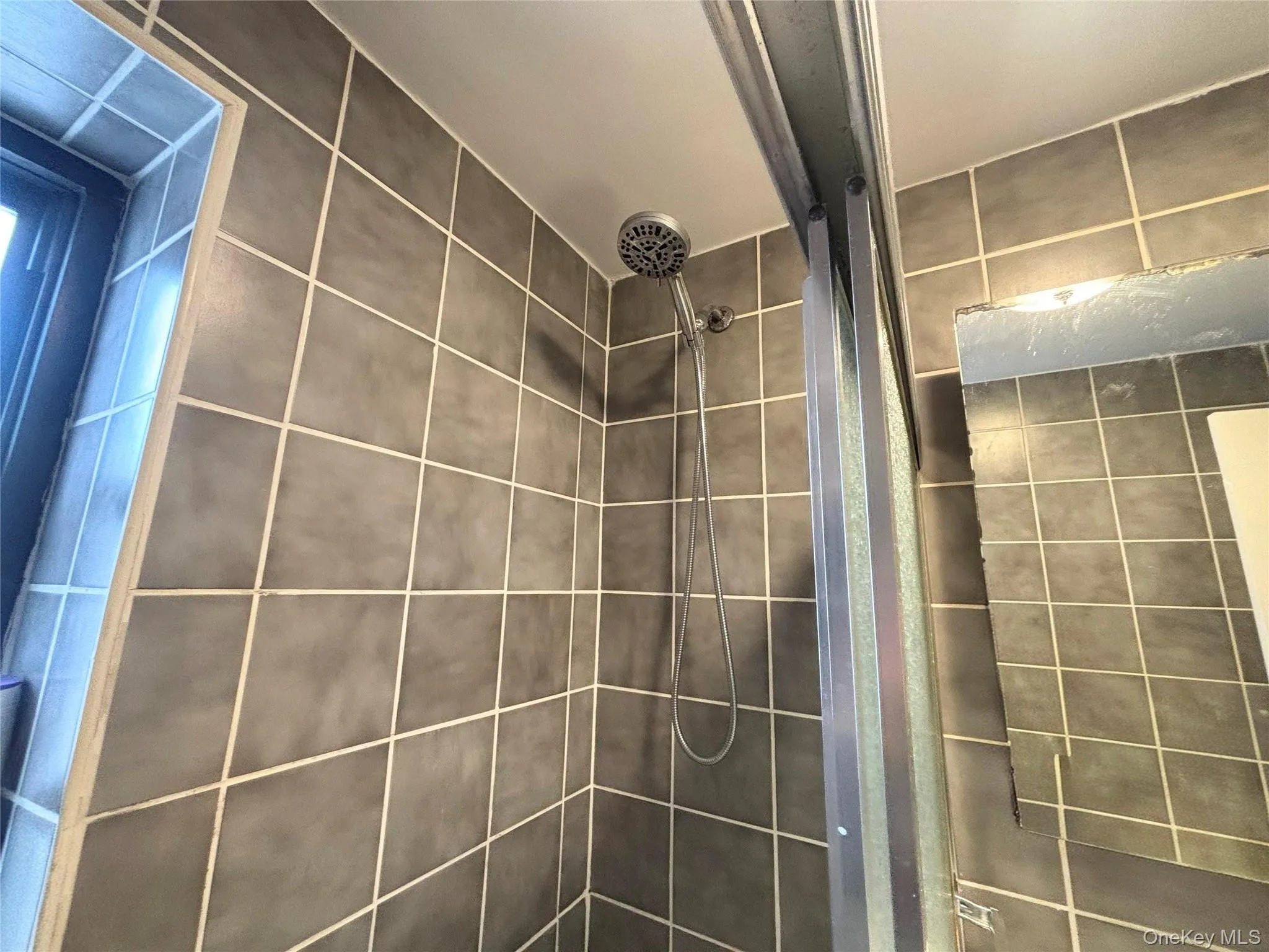 Bath/shower completely tiled. Bath/shower completely tiled.
