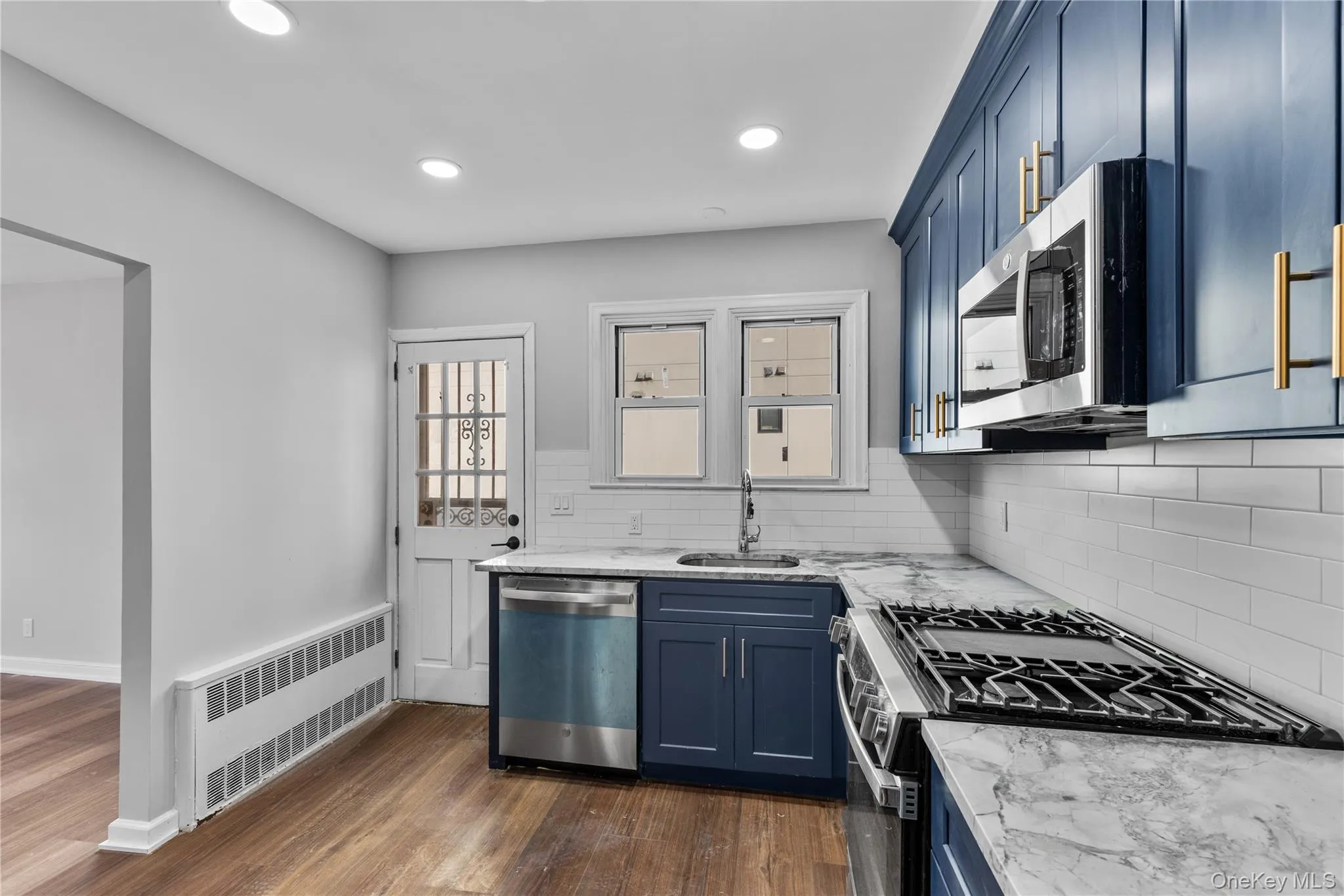 840 Broadway, Long Beach, NY, 3 Bedrooms Bedrooms, 6 Rooms Rooms,2 BathroomsBathrooms,Residential Lease,For Rent,Broadway,0,964494 840 Broadway, Long Beach, NY, 3 Bedrooms Bedrooms, 6 Rooms Rooms,2 BathroomsBathrooms,Residential Lease,For Rent,Broadway,0,964494