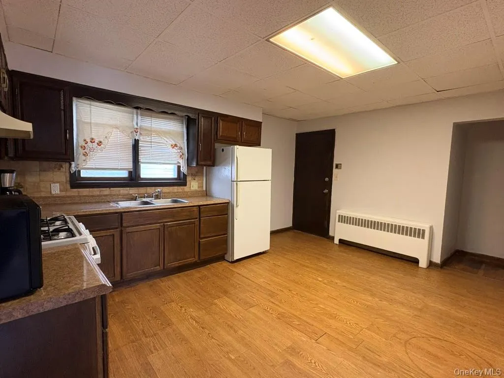 40 Parker Avenue, Poughkeepsie, NY, 3 Bedrooms Bedrooms, 7 Rooms Rooms,1 BathroomBathrooms,Residential Lease,For Rent,Parker,0,964512 40 Parker Avenue, Poughkeepsie, NY, 3 Bedrooms Bedrooms, 7 Rooms Rooms,1 BathroomBathrooms,Residential Lease,For Rent,Parker,0,964512