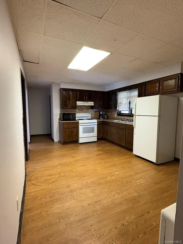 40 Parker Avenue, Poughkeepsie, NY, 3 Bedrooms Bedrooms, 7 Rooms Rooms,1 BathroomBathrooms,Residential Lease,For Rent,Parker,0,964512 40 Parker Avenue, Poughkeepsie, NY, 3 Bedrooms Bedrooms, 7 Rooms Rooms,1 BathroomBathrooms,Residential Lease,For Rent,Parker,0,964512