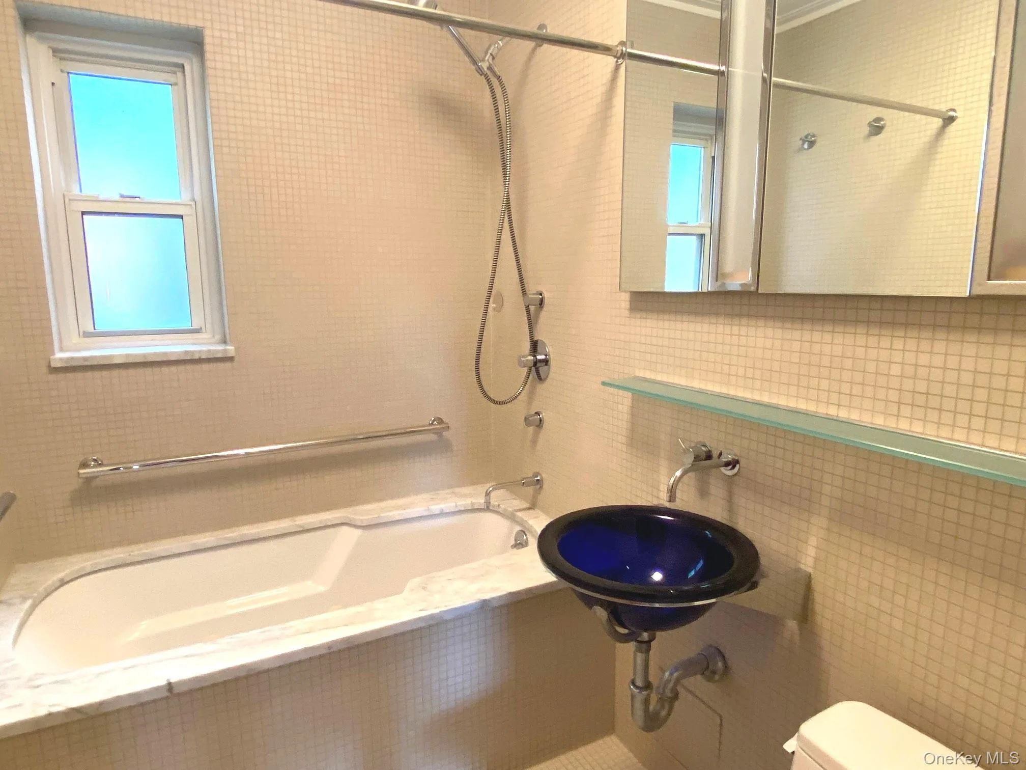 Jacuzzi tub Jacuzzi tub